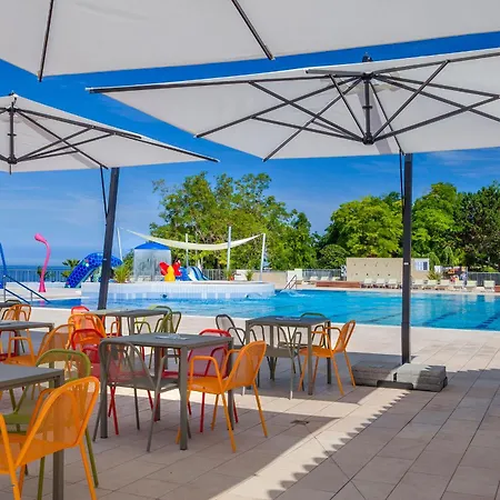 Kemp Happy Camp Mobile Homes In Valamar Lanterna *