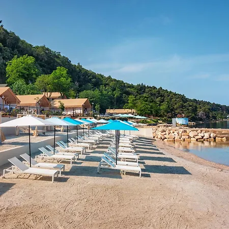 캠프장 Happy Camp Mobile Homes In Valamar Lanterna 포레치