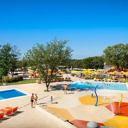 Happy Camp Mobile Homes In Valamar Lanterna 캠프장
