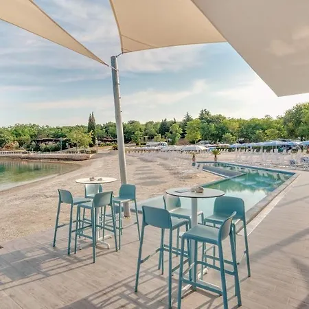 Happy Camp Mobile Homes In Valamar Lanterna 캠프장 *