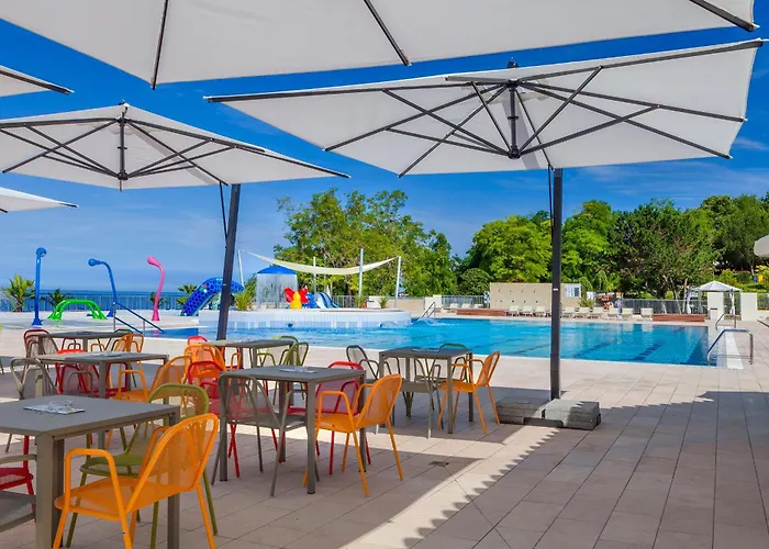 Campeggio Happy Camp Mobile Homes In Valamar Lanterna *