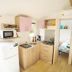 Happy Camp Mobile Homes In Valamar Lanterna 营地 波雷奇